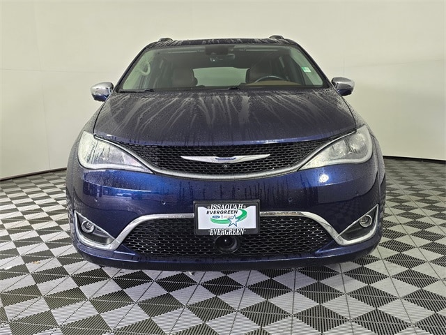 Used 2017 Chrysler Pacifica Limited with VIN 2C4RC1GG3HR713449 for sale in Issaquah, WA