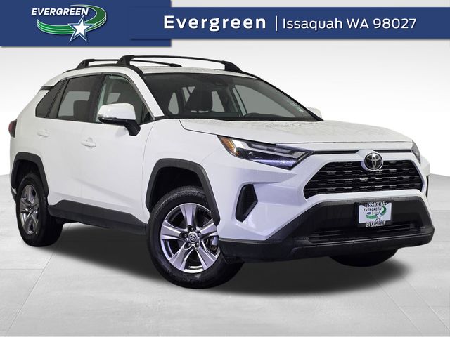 2024 Toyota RAV4 XLE's photo