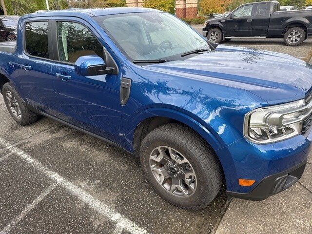 2023 Ford Maverick Lariat photo 2