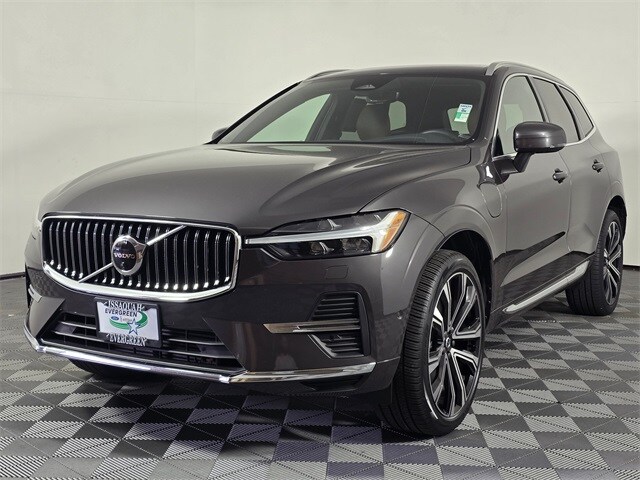 2023 Volvo XC60 Recharge Hybrid Ultimate photo 3