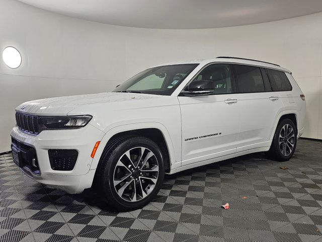2023 Jeep Grand Cherokee Overland photo 2