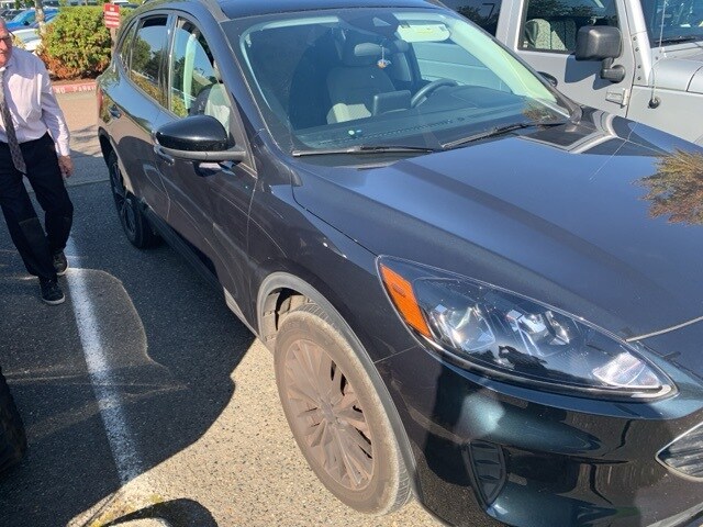 2022 Ford Escape SE photo 2