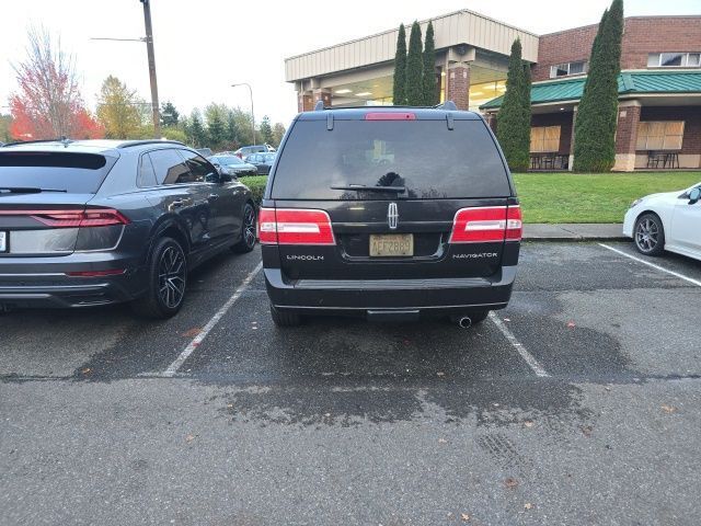 2011 Lincoln Navigator Base photo 3
