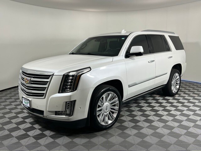 2017 Cadillac Escalade Platinum photo 3