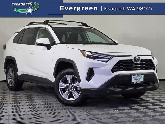 2024 Toyota RAV4 XLE's photo