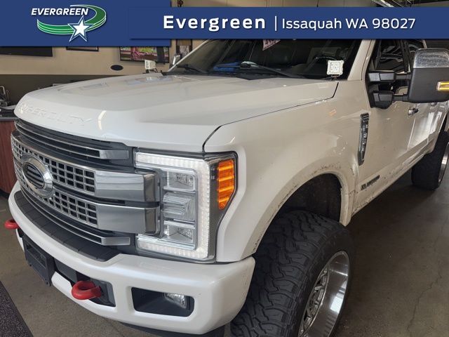 2017 Ford F-350 Super Duty Platinum's photo