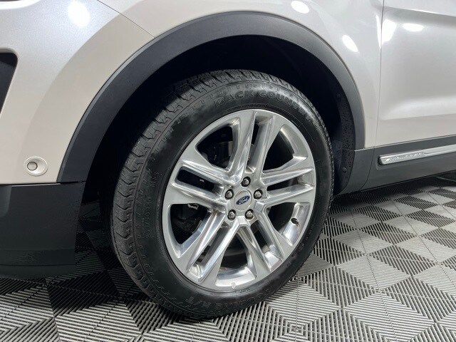 2017 Ford Explorer Limited photo 2