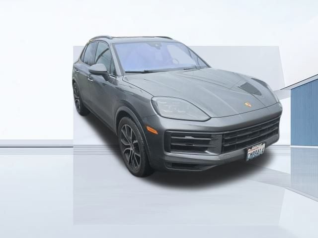 2024 Porsche Cayenne Base photo 2