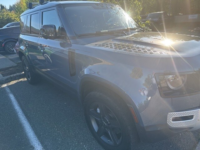2021 Land Rover Defender SE photo 2