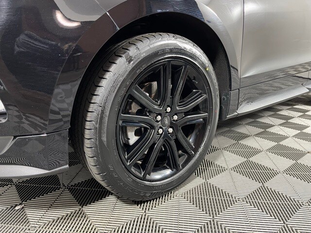 2021 Ford Edge ST photo 3