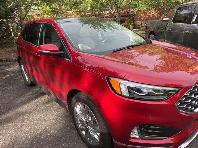 2022 Ford Edge Titanium photo 2