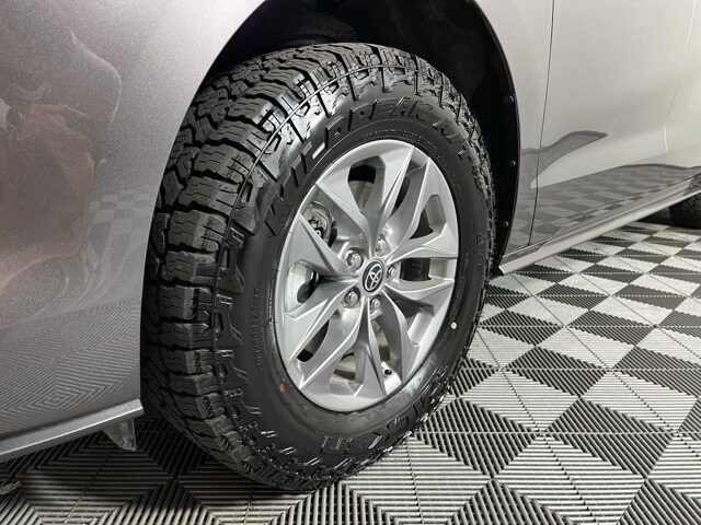 2022 Toyota Sienna XLE photo 4