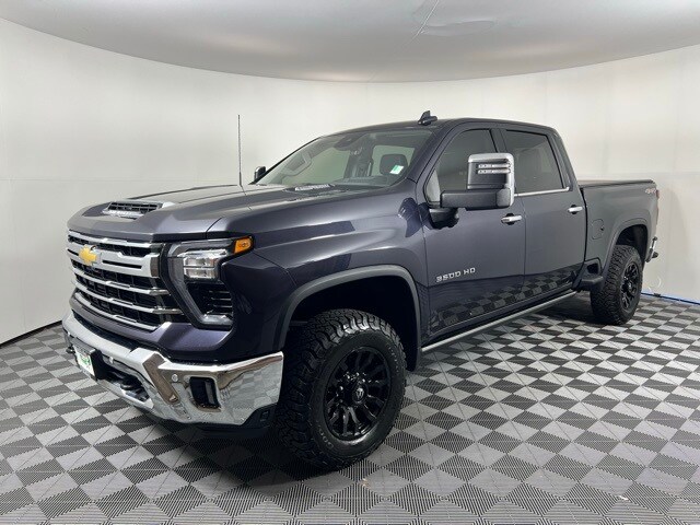 2024 Chevrolet Silverado 3500HD LTZ photo 3