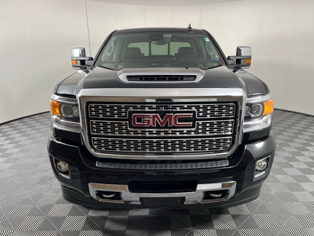 Used 2019 GMC Sierra 2500 Denali HD Denali with VIN 1GT12SEY2KF121038 for sale in Issaquah, WA