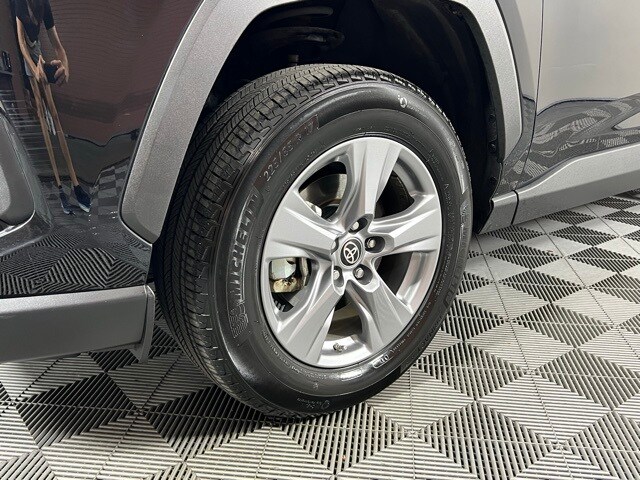 2022 Toyota RAV4 Hybrid LE photo 4