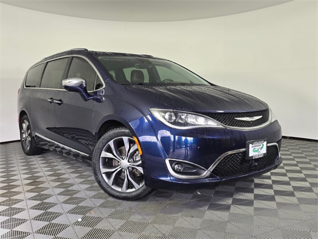 Used 2017 Chrysler Pacifica Limited Van
