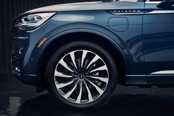 2022 aviator BLACK LABEL ext1.png