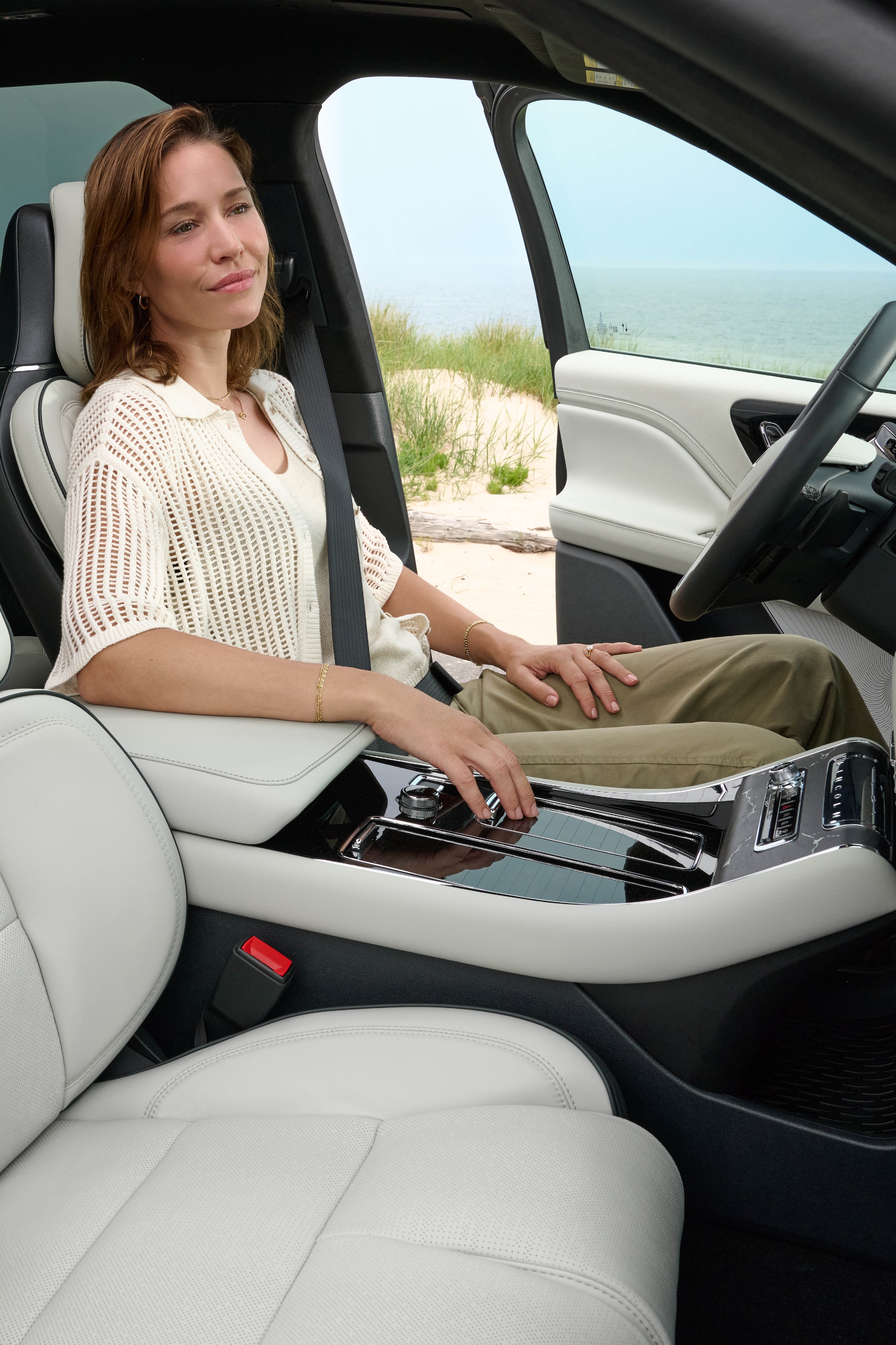 2027 Lincoln Aviator Luxury Front Profile