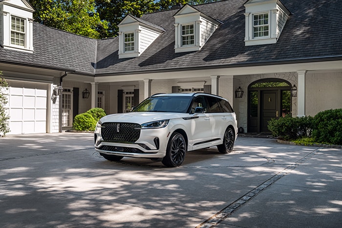 25_Lincoln_Aviator.jpg