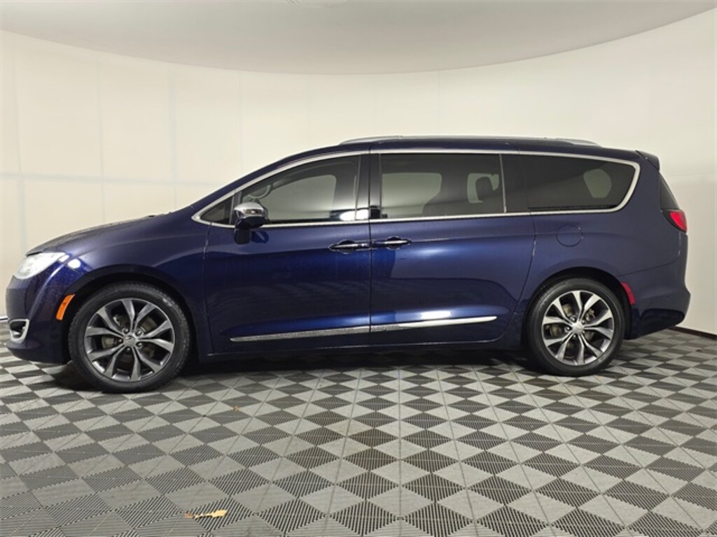 Used 2017 Chrysler Pacifica Limited Van