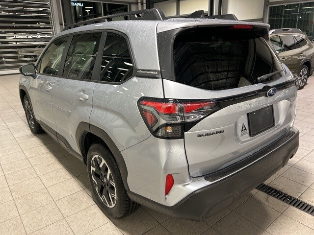2025 Subaru Forester Premium photo 3