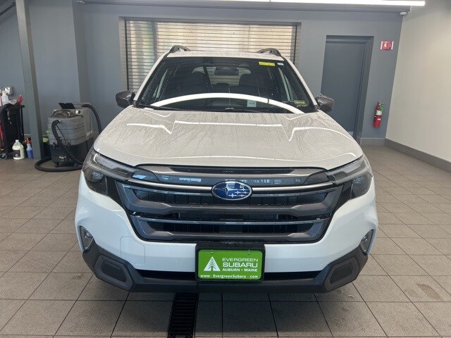 2025 Subaru Forester Limited photo 2