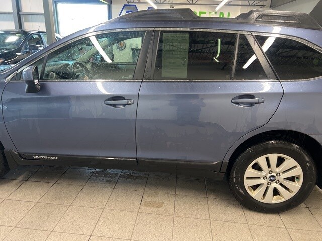 2015 Subaru Outback 2.5i Premium photo 4