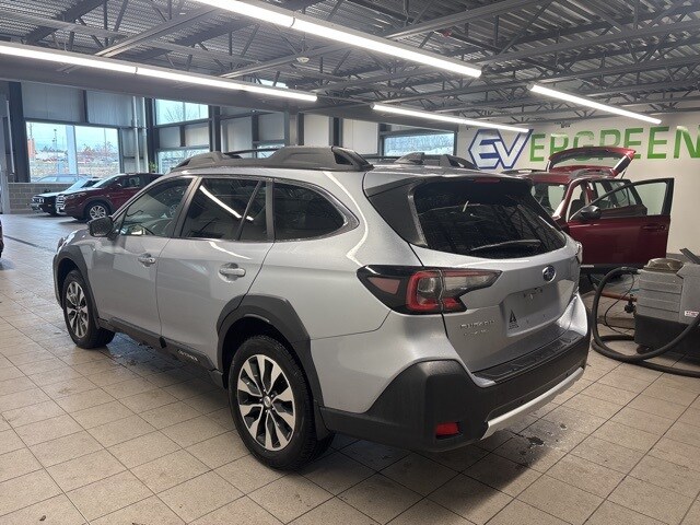 2024 Subaru Outback Limited XT photo 2