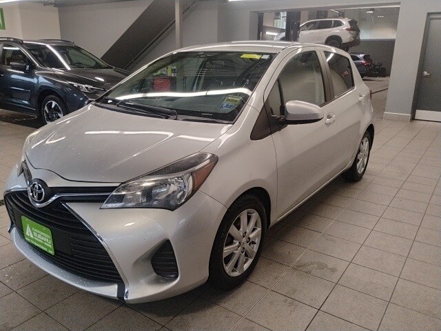 2015 Toyota Yaris LE photo 3