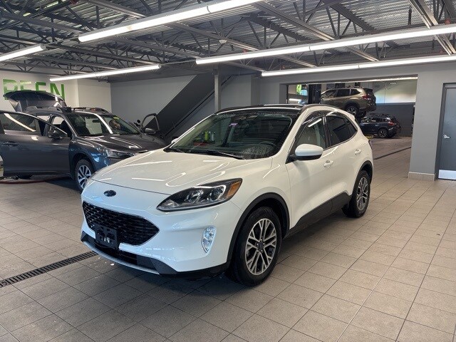 2020 Ford Escape SEL photo 3