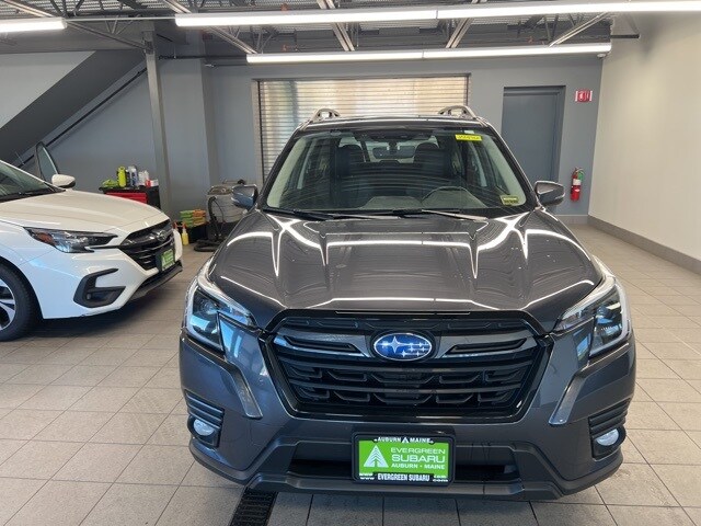 2023 Subaru Forester Limited photo 2