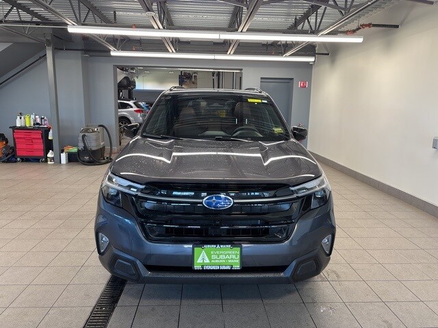 2025 Subaru Forester Touring photo 2