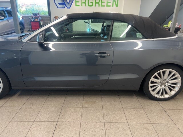 2010 Audi A5 2.0T Premium photo 4