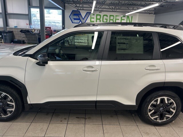 2025 Subaru Forester Premium photo 4