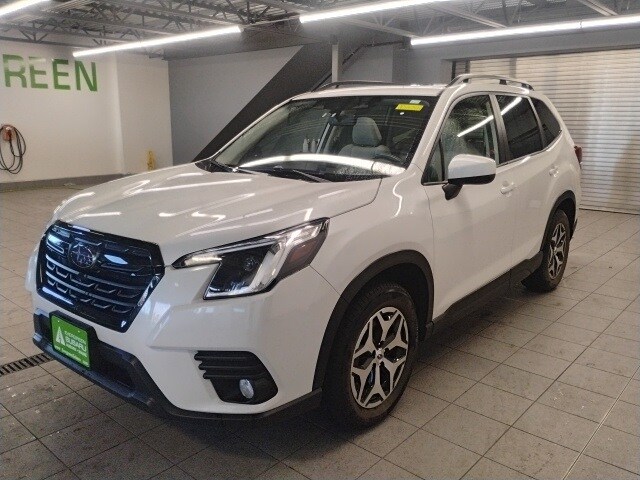 2023 Subaru Forester Premium photo 2