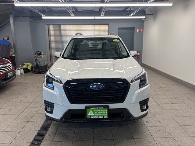 2024 Subaru Forester Limited photo 2