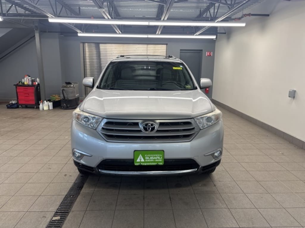 Used 2011 Toyota Highlander SE SUV