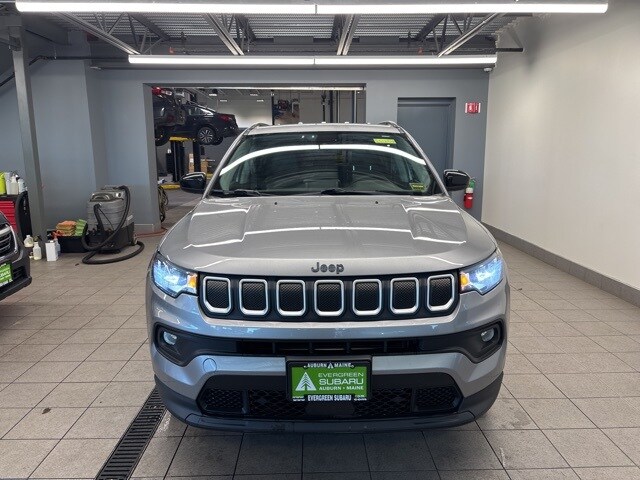 2022 Jeep Compass Latitude photo 2
