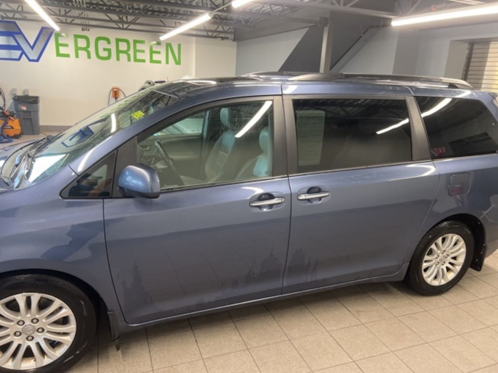 Used 2015 Toyota Sienna XLE Minivan/Van