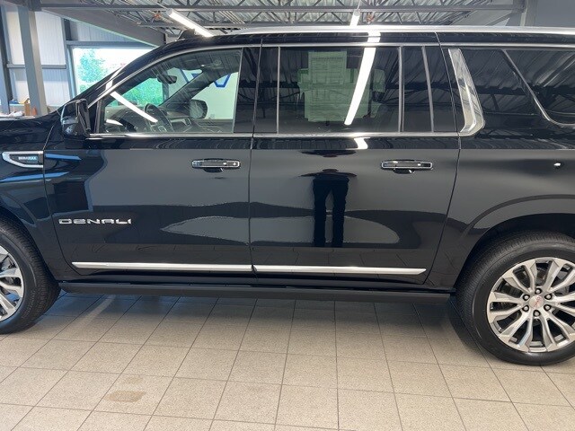 2021 Gmc Yukon XL Denali photo 2
