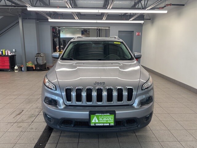 2016 Jeep Cherokee Latitude photo 2