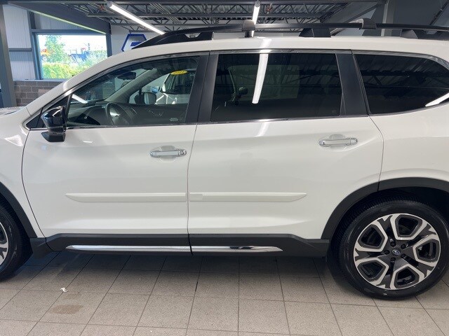 2024 Subaru Ascent Touring photo 4