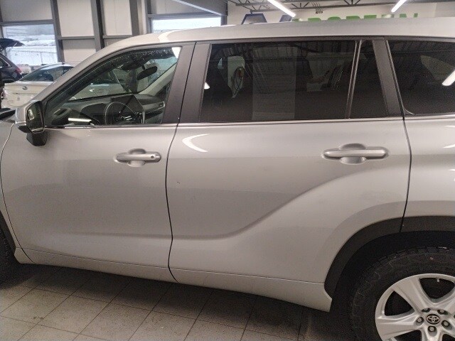 2023 Toyota Highlander L photo 4