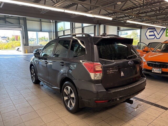 2017 Subaru Forester 2.5i Premium photo 4