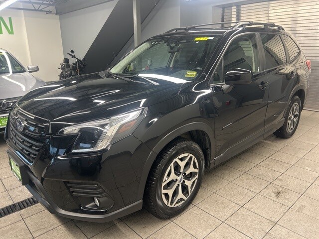2023 Subaru Forester Premium photo 3
