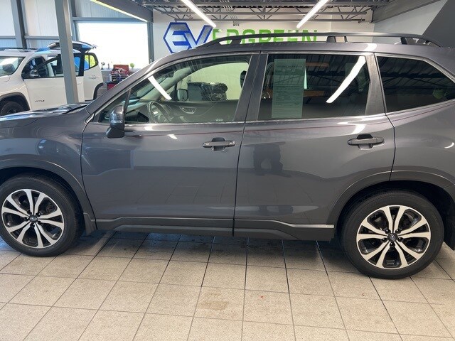 2022 Subaru Forester Limited photo 4