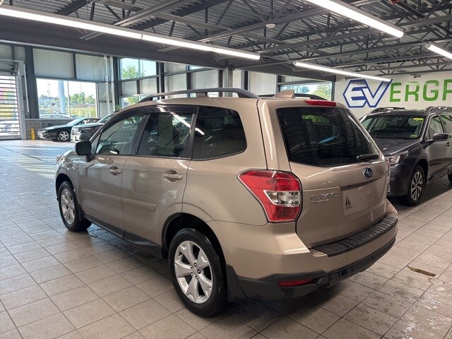 2016 Subaru Forester 2.5i Premium photo 4