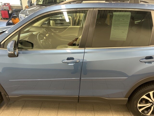 2023 Subaru Forester Limited photo 2