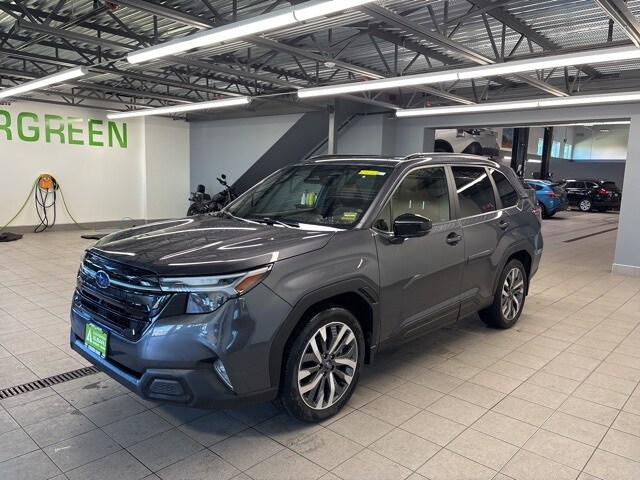 2025 Subaru Forester Touring photo 3