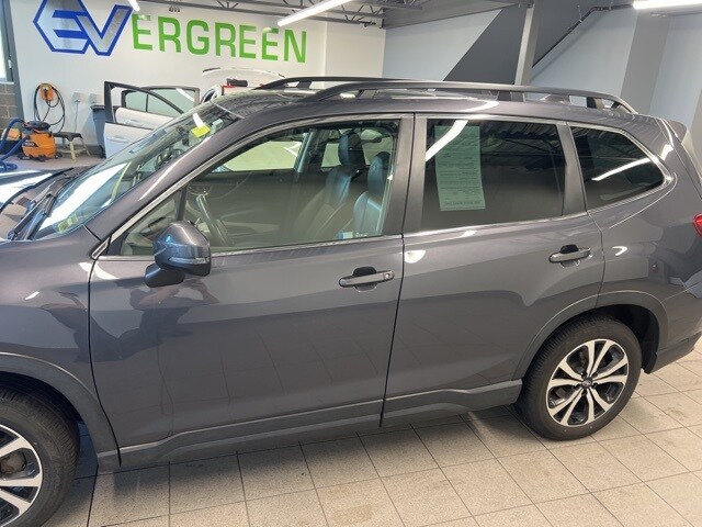 2023 Subaru Forester Limited photo 4